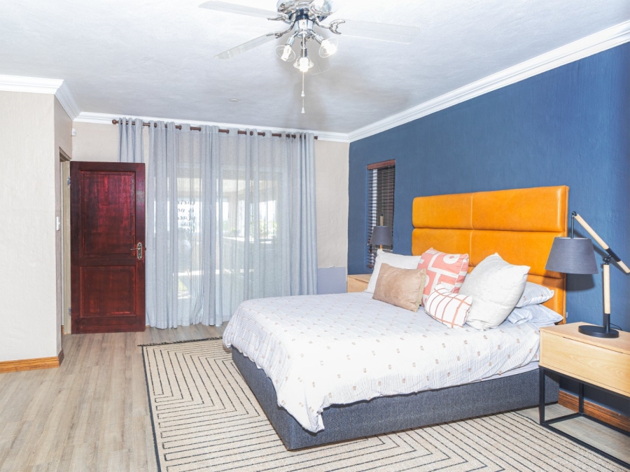 6 Bedroom Property for Sale in Kosmos Ridge North West